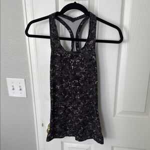 Lululemon Size 4 Graphic Fitted Gray and Black Tank Top